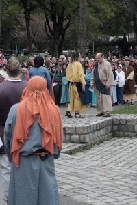 Magd des Hohenpriesters mit Petrus